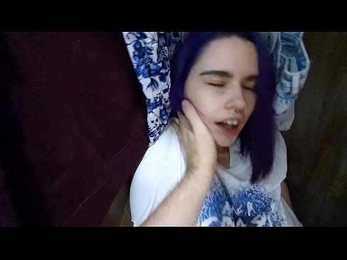 ❤️ Fannt meng Schwëster am Kleederschaf an huet hatt gehollef ❤️❌ Russesch Porno bei eis ❌❤