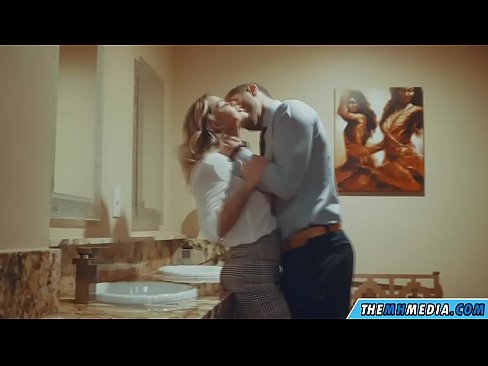 ❤️ Wann eng Busty Blond Iech an engem ëffentlechen Toilette verféiert ❤️❌ Russesch Porno bei eis ❌❤
